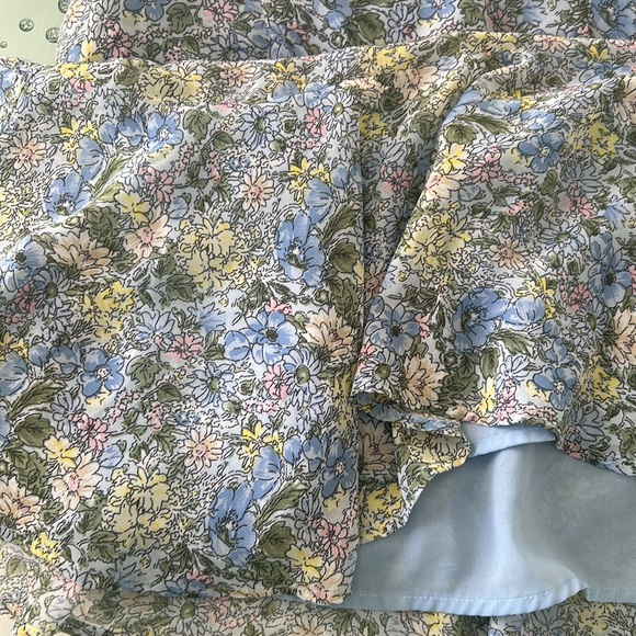 ASTR Wildflower Blue Multi Floral Midi Dress size Medium - Picture 11 of 11